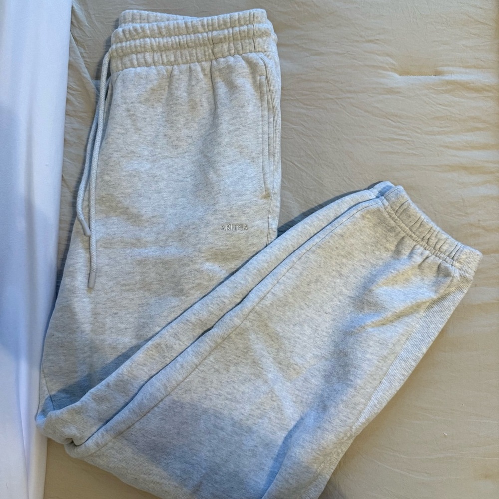 Aritzia Light Gray Jogger Sweatpants